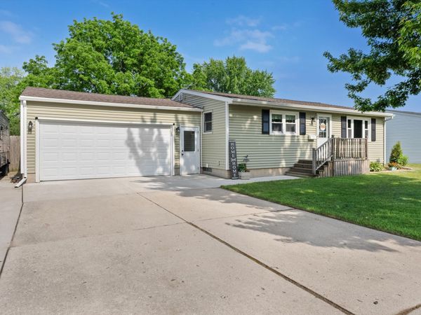 1445 Daisy Dr, Manitowoc, WI 54220