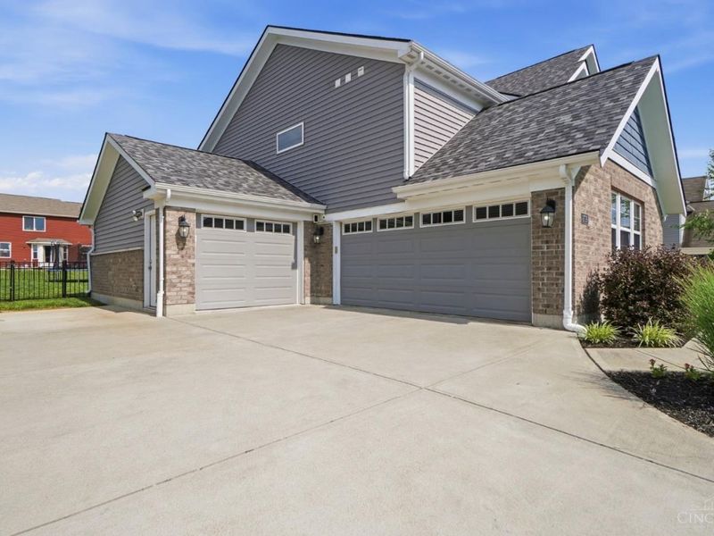 2716 Renaissance Boulevard, Middletown, OH 45005 Photo 2