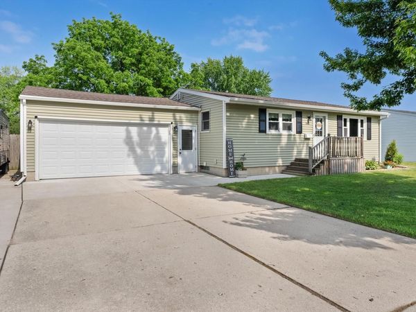 1445 Daisy DRIVE, Manitowoc, WI 54220