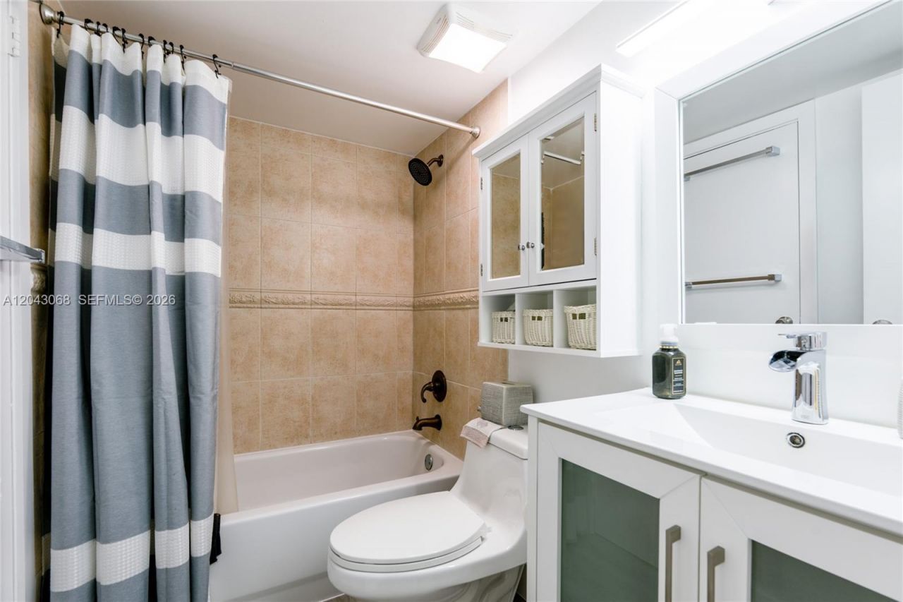 10501 SW 108th Ave , Unit 209, Miami, FL 33176 Photo