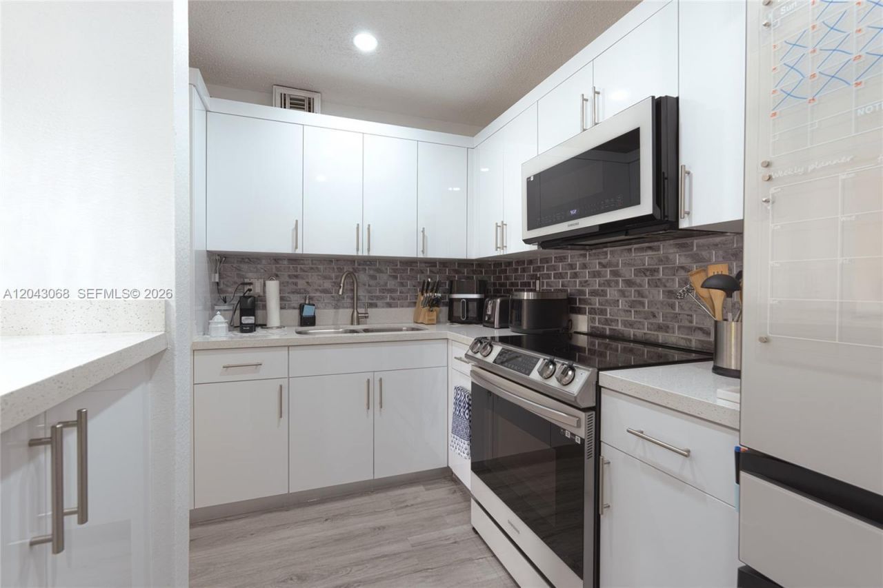 10501 SW 108th Ave , Unit 209, Miami, FL 33176 Photo