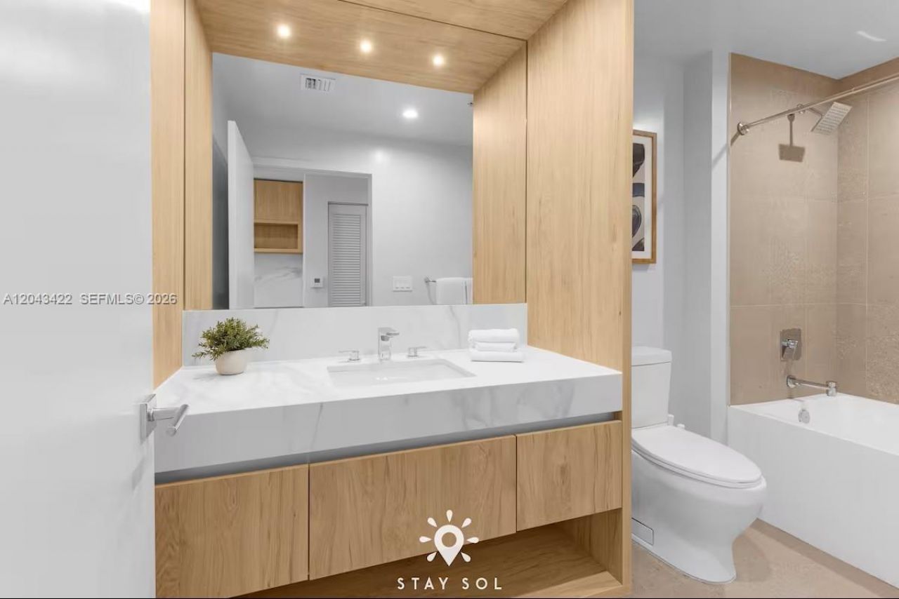 11 NE 6th St, Unit 1606, Miami, FL 33132 Photo