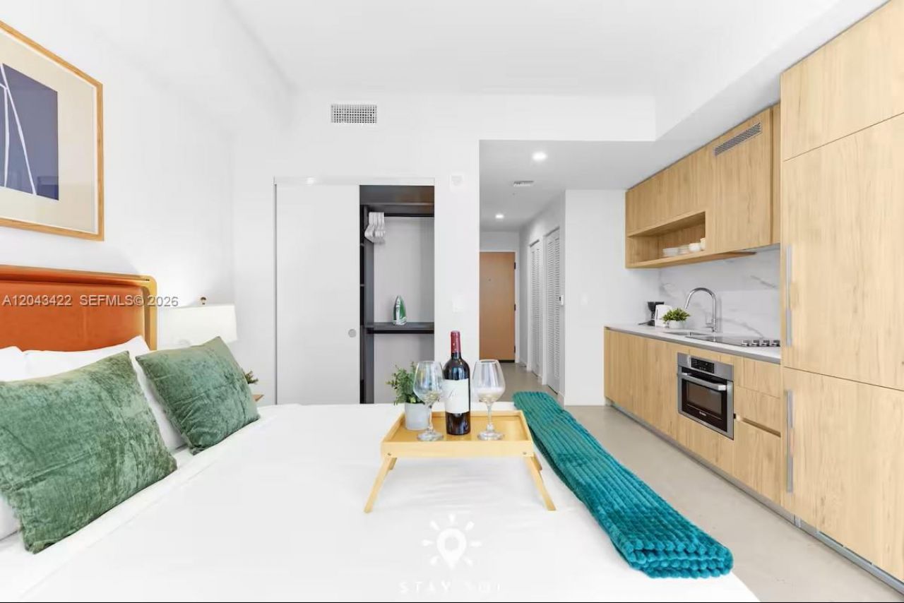 11 NE 6th St, Unit 1606, Miami, FL 33132 Photo