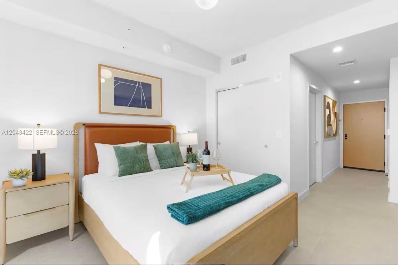 11 NE 6th St, Unit 1606, Miami, FL 33132 Photo