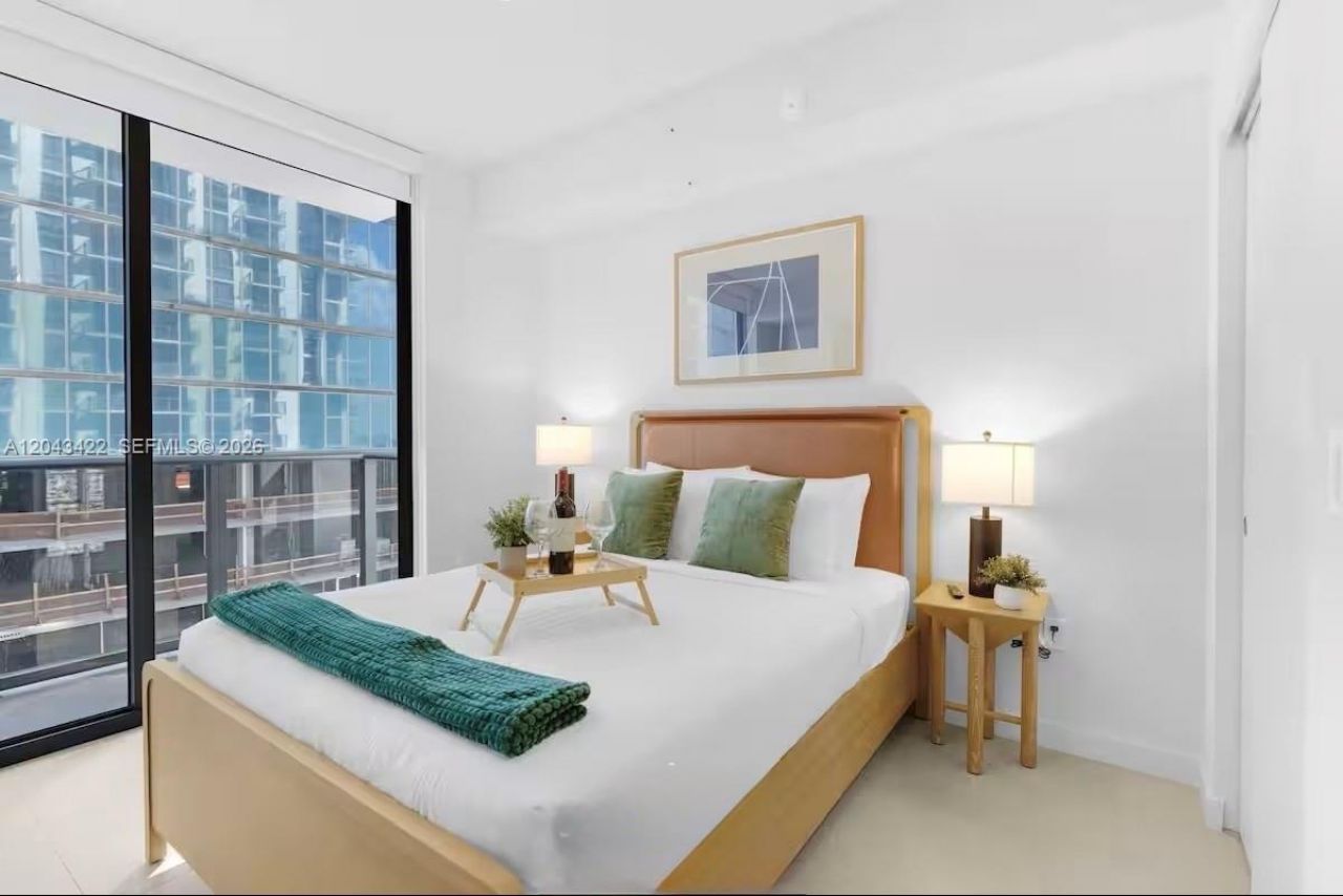 11 NE 6th St, Unit 1606, Miami, FL 33132 Photo