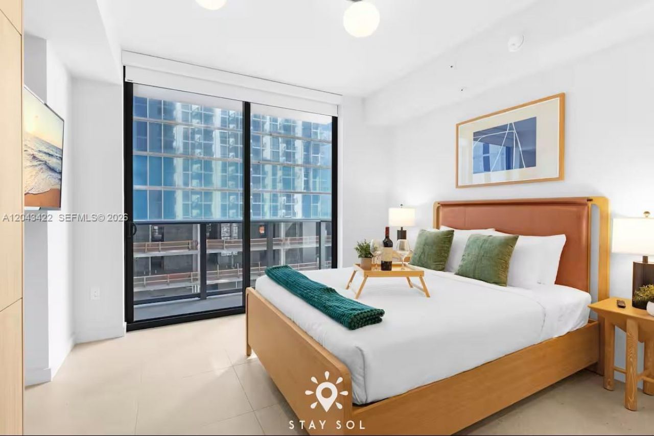 11 NE 6th St, Unit 1606, Miami, FL 33132 Photo