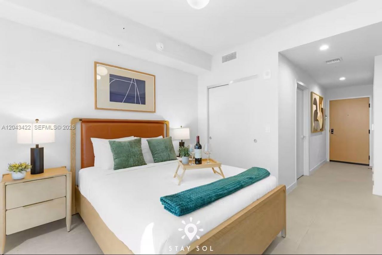 11 NE 6th St, Unit 1606, Miami, FL 33132 Photo