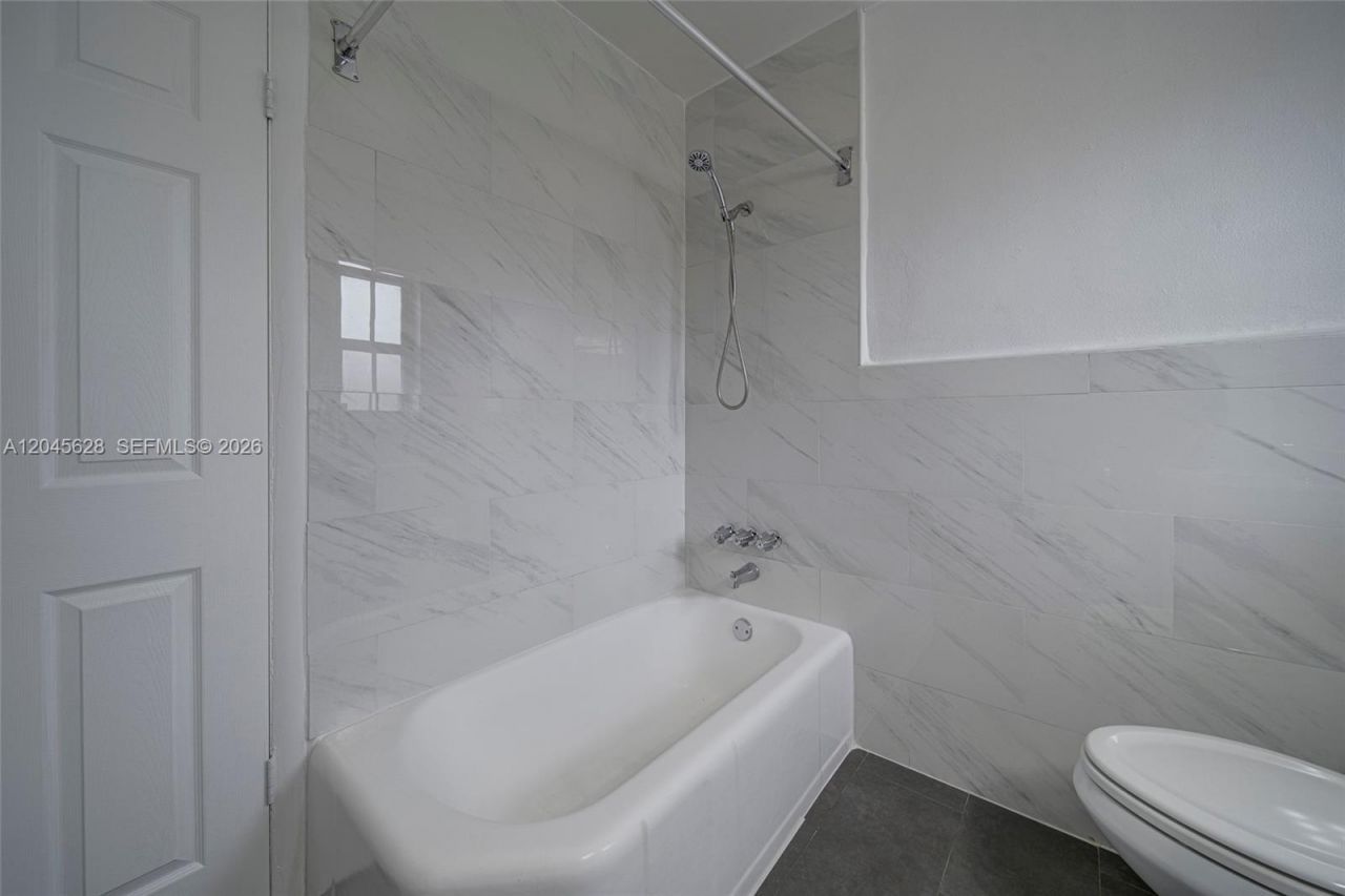 6565 Santona St , Unit B19, Coral Gables, FL 33146 Photo
