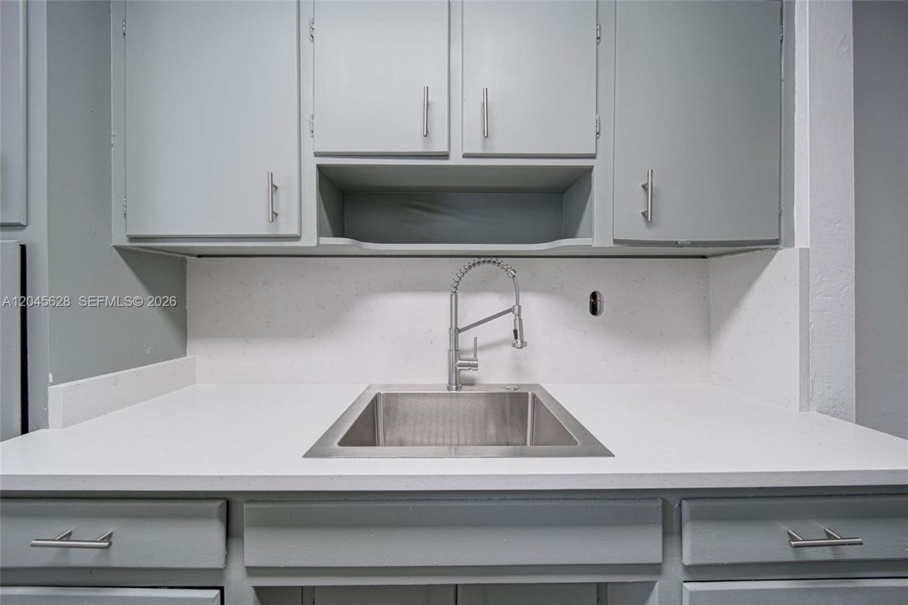 6565 Santona St , Unit B19, Coral Gables, FL 33146 Photo