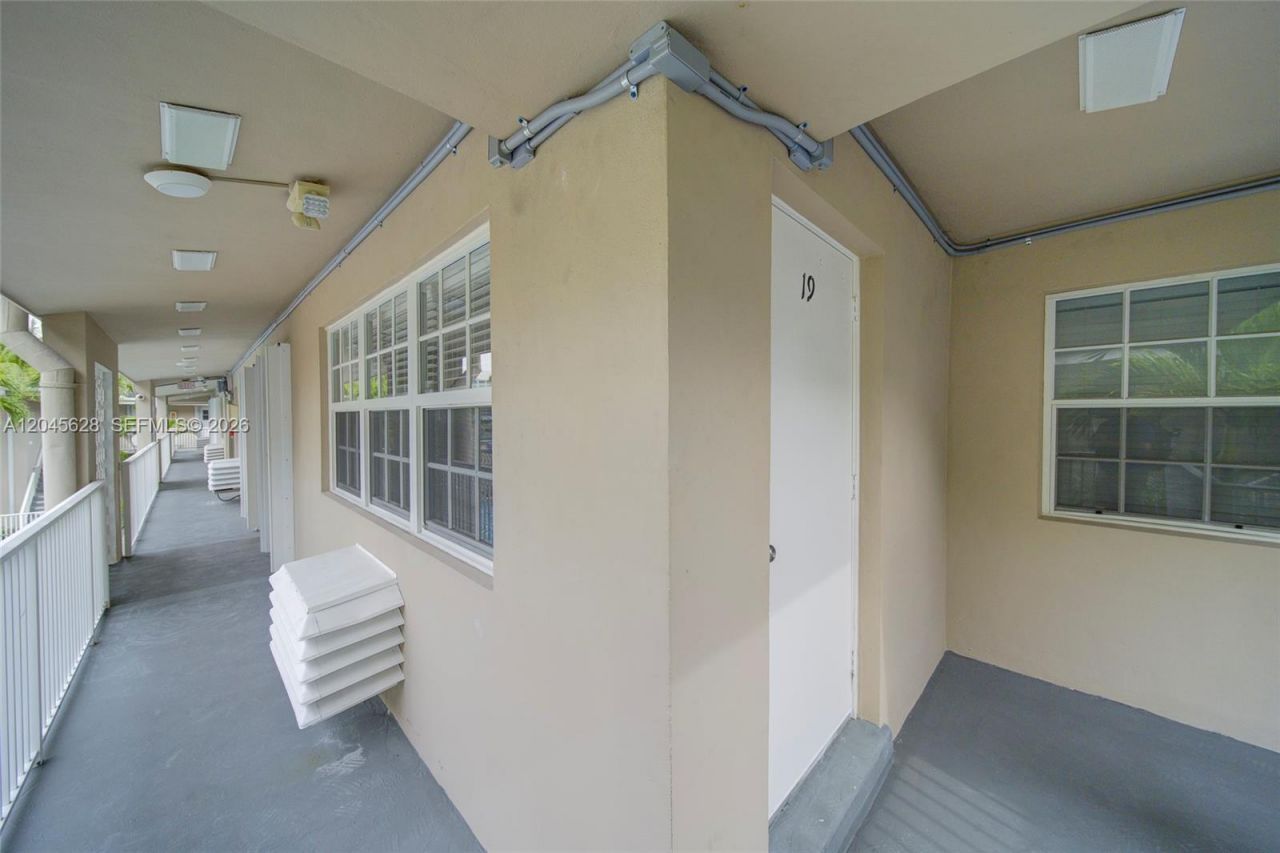6565 Santona St , Unit B19, Coral Gables, FL 33146 Photo