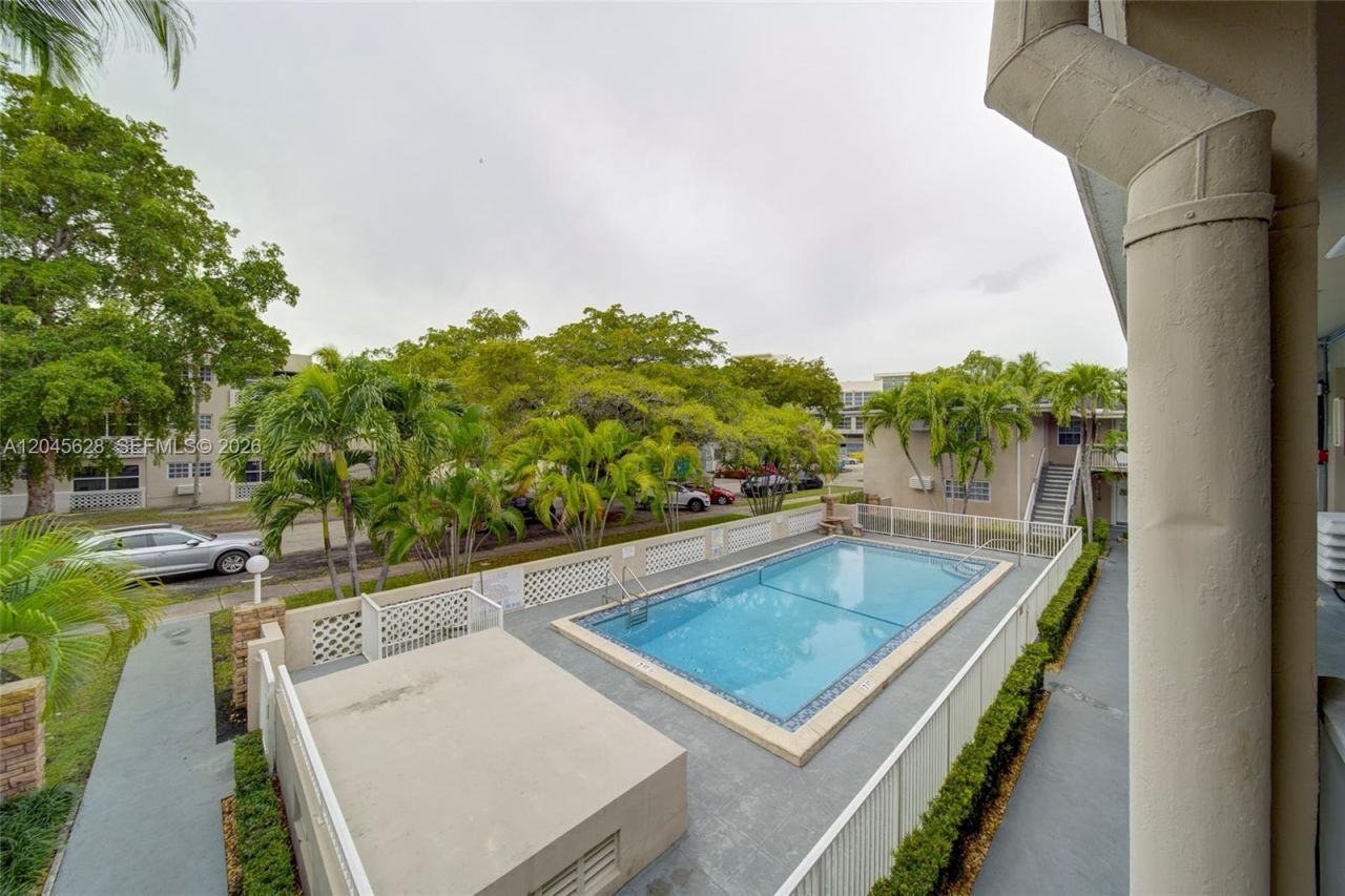 6565 Santona St , Unit B19, Coral Gables, FL 33146 Photo