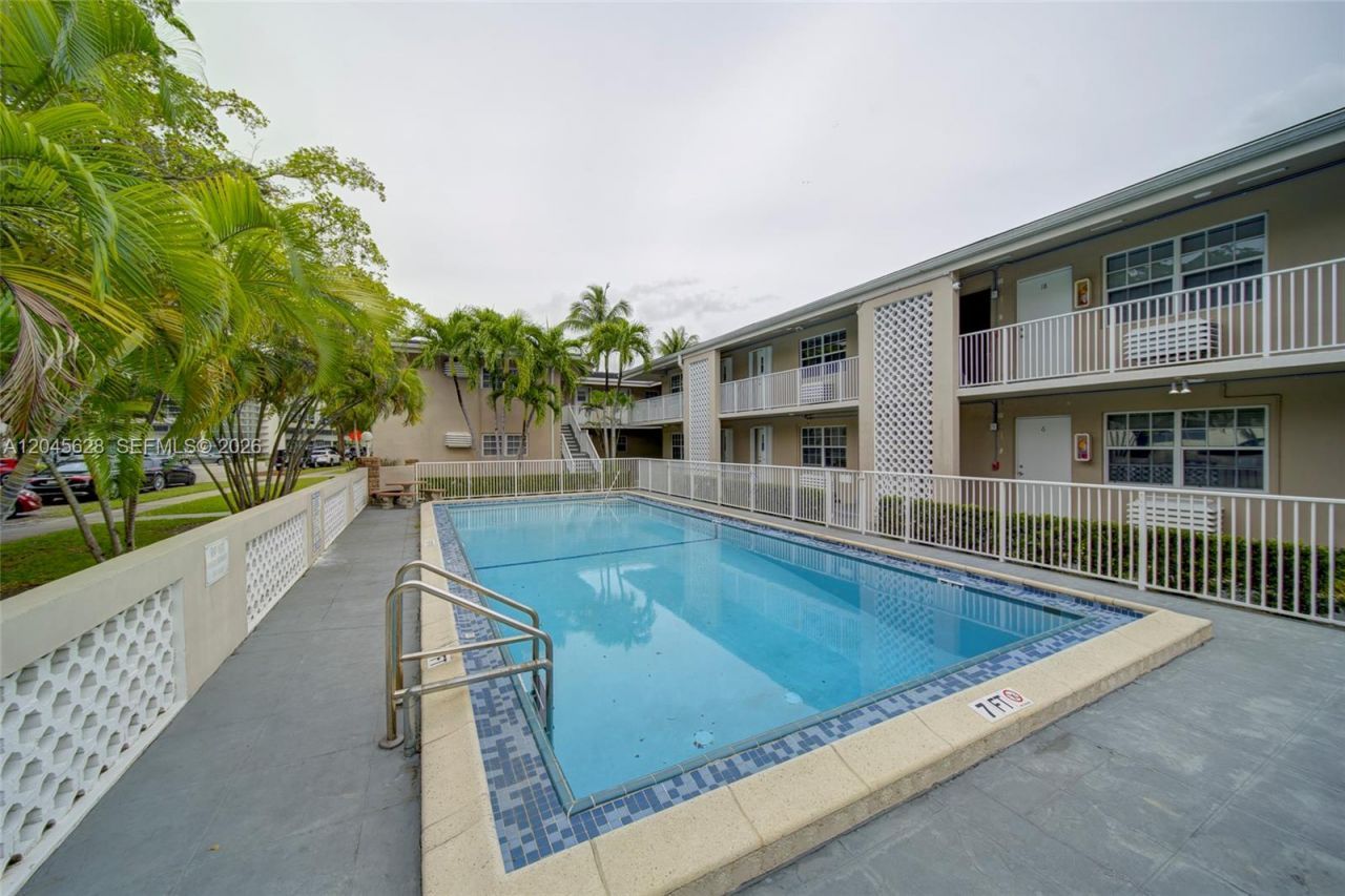 6565 Santona St , Unit B19, Coral Gables, FL 33146 Photo