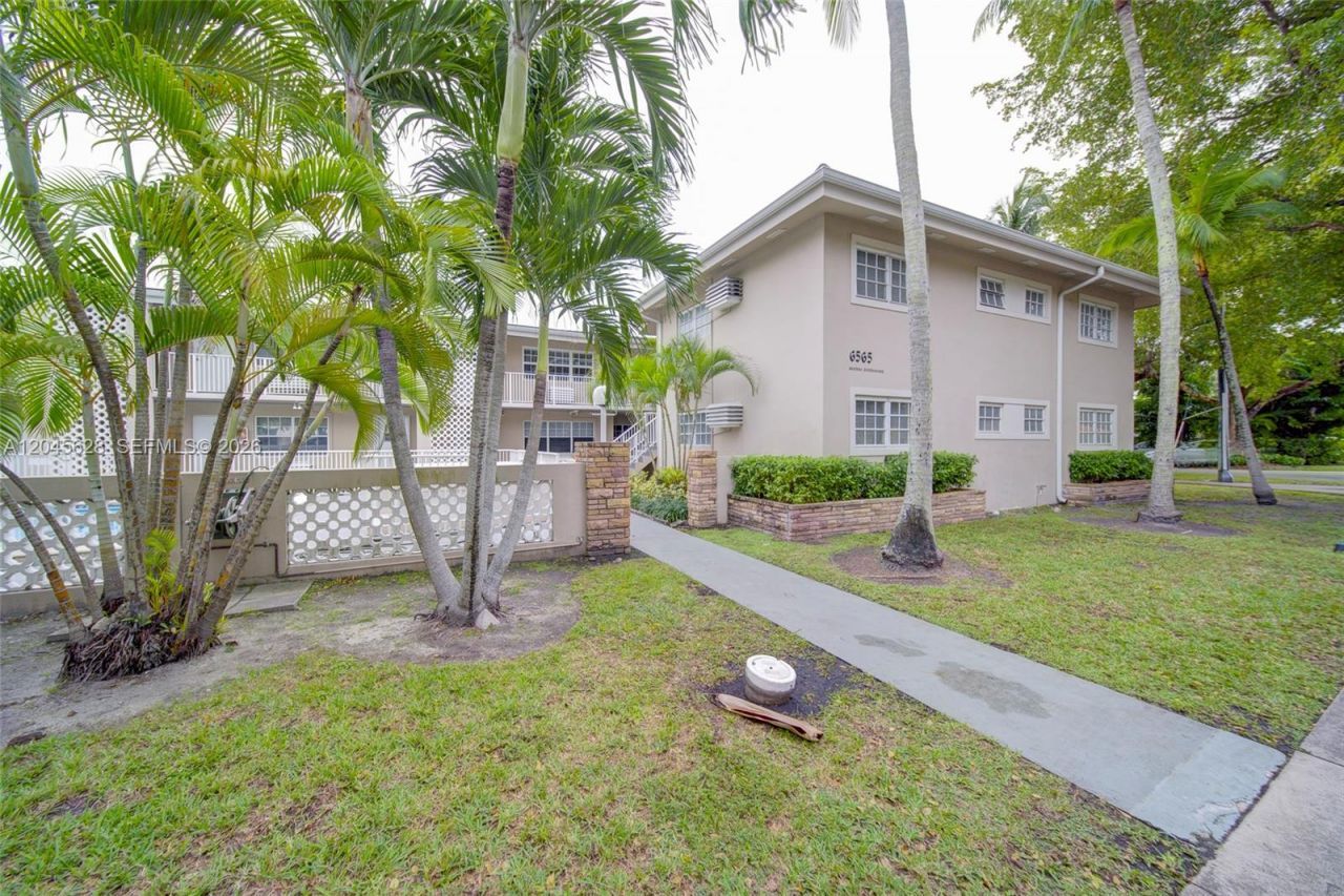 6565 Santona St , Unit B19, Coral Gables, FL 33146 Photo