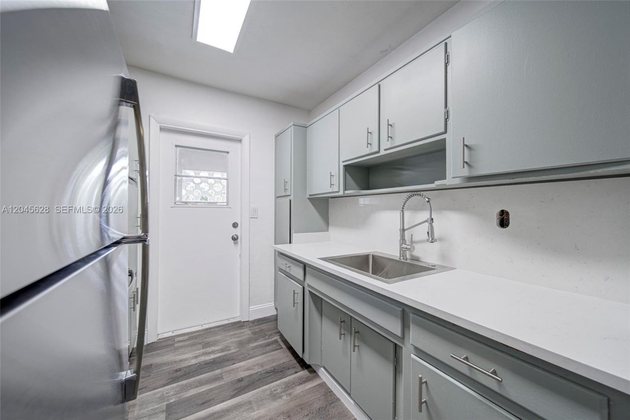 6565 Santona St , Unit B19, Coral Gables, FL 33146 Photo