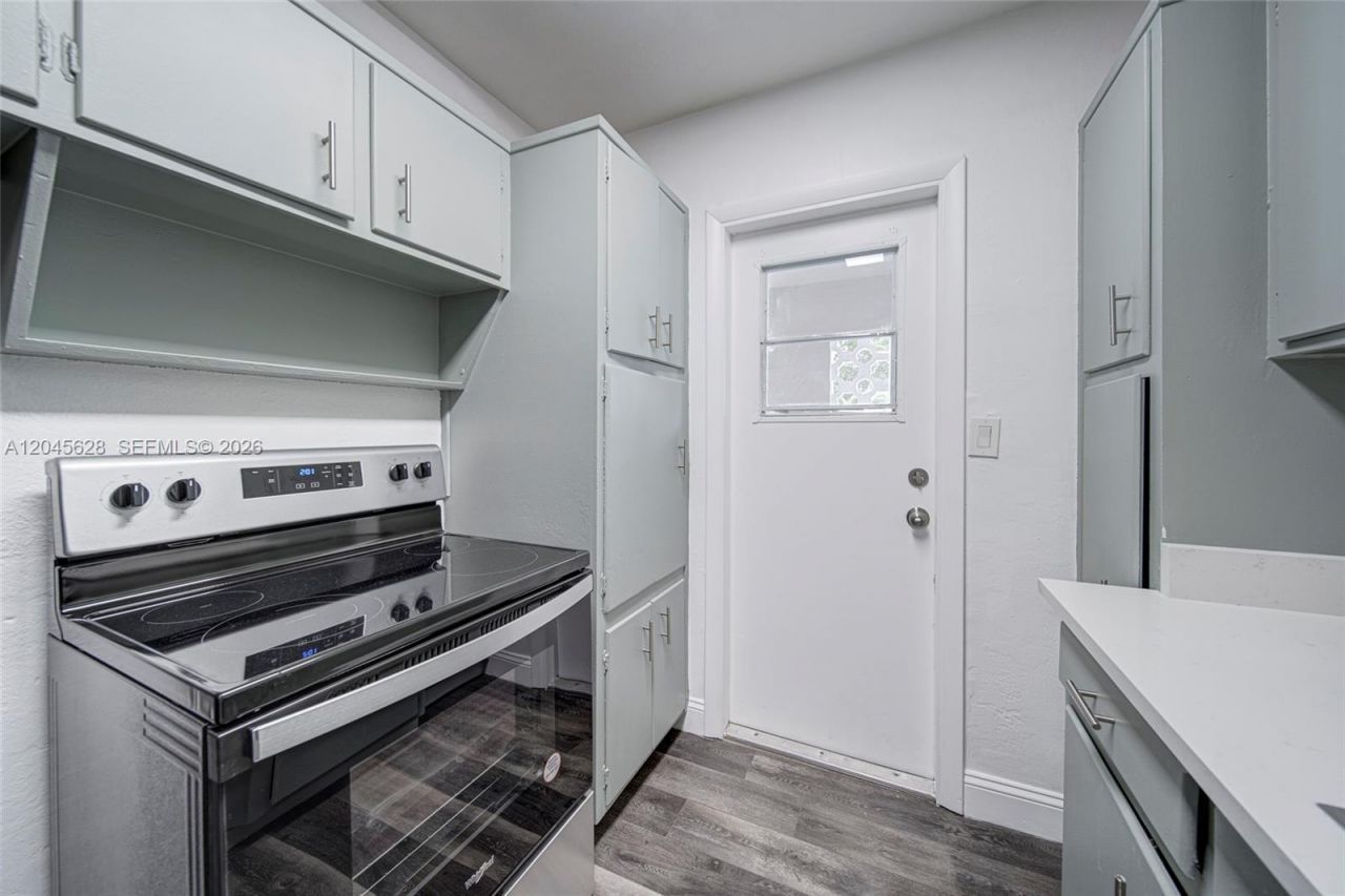 6565 Santona St , Unit B19, Coral Gables, FL 33146 Photo