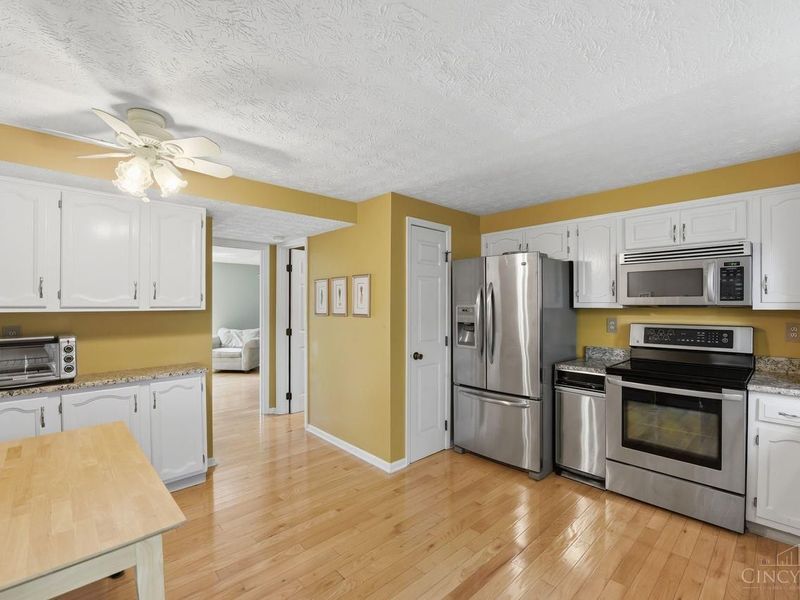 955 Woodlyn Drive N, Anderson Twp, OH 45230 Photo 11