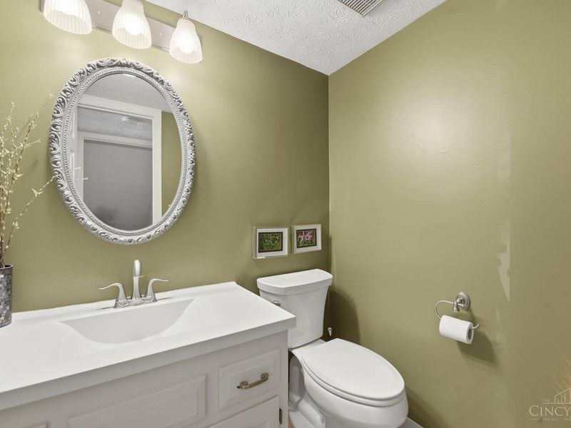 955 Woodlyn Drive N, Anderson Twp, OH 45230 Photo 16