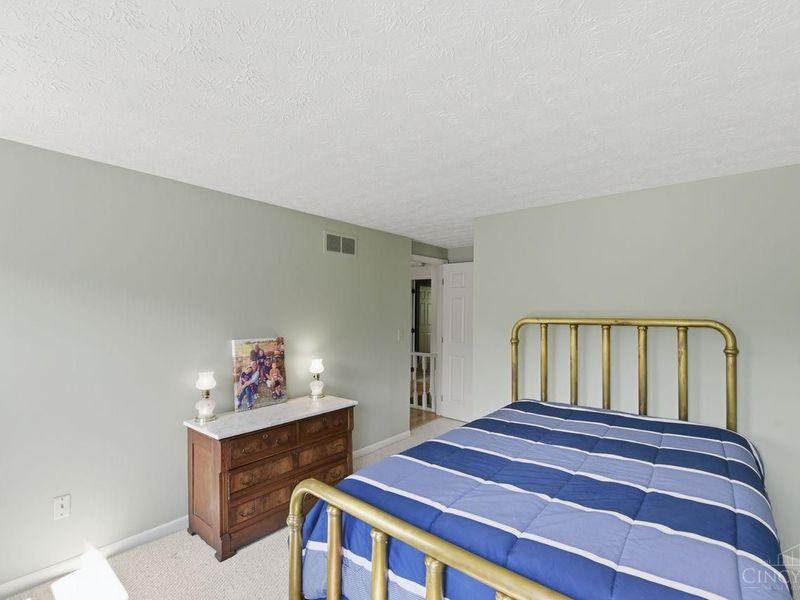 955 Woodlyn Drive N, Anderson Twp, OH 45230 Photo 24