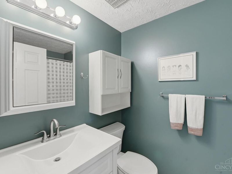 955 Woodlyn Drive N, Anderson Twp, OH 45230 Photo 28