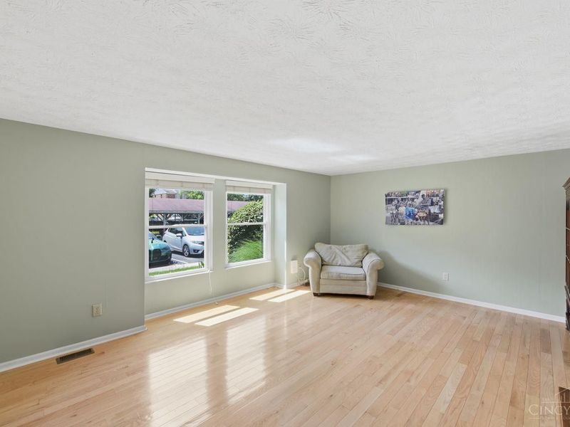 955 Woodlyn Drive N, Anderson Twp, OH 45230 Photo 6