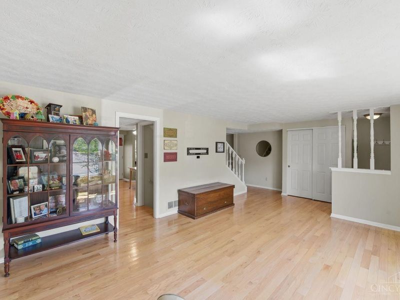 955 Woodlyn Drive N, Anderson Twp, OH 45230 Photo 7