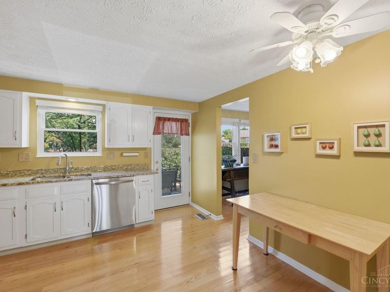 955 Woodlyn Drive N, Anderson Twp, OH 45230 Photo 8
