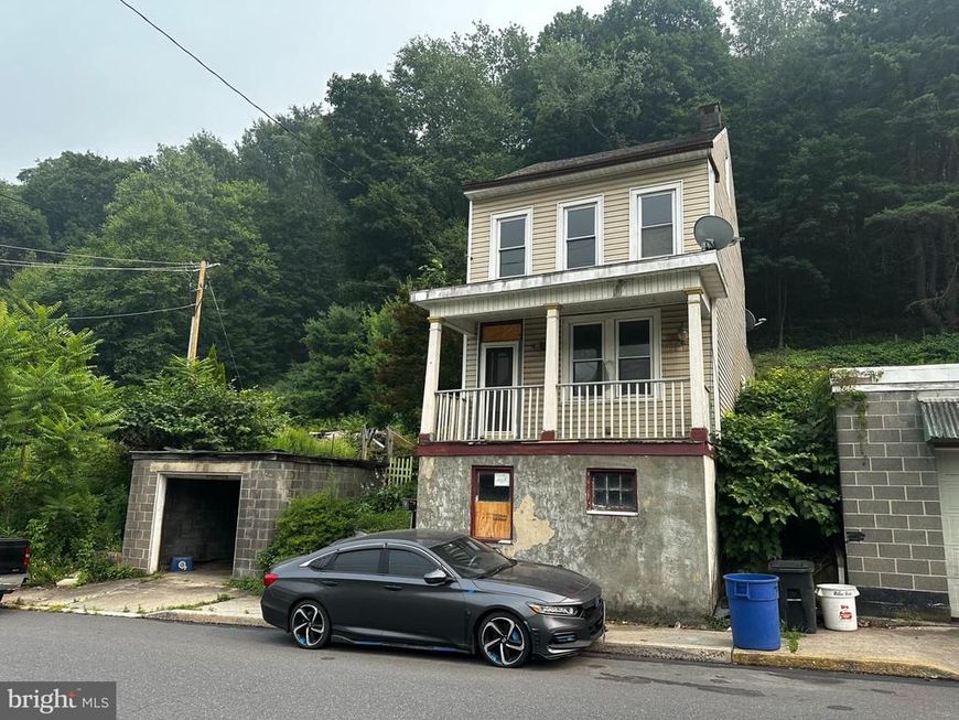415 Peacock Street, Pottsville, PA 17901 Main Photo