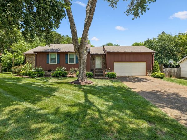 653 Mercer Dr , Hermitage, TN 37076