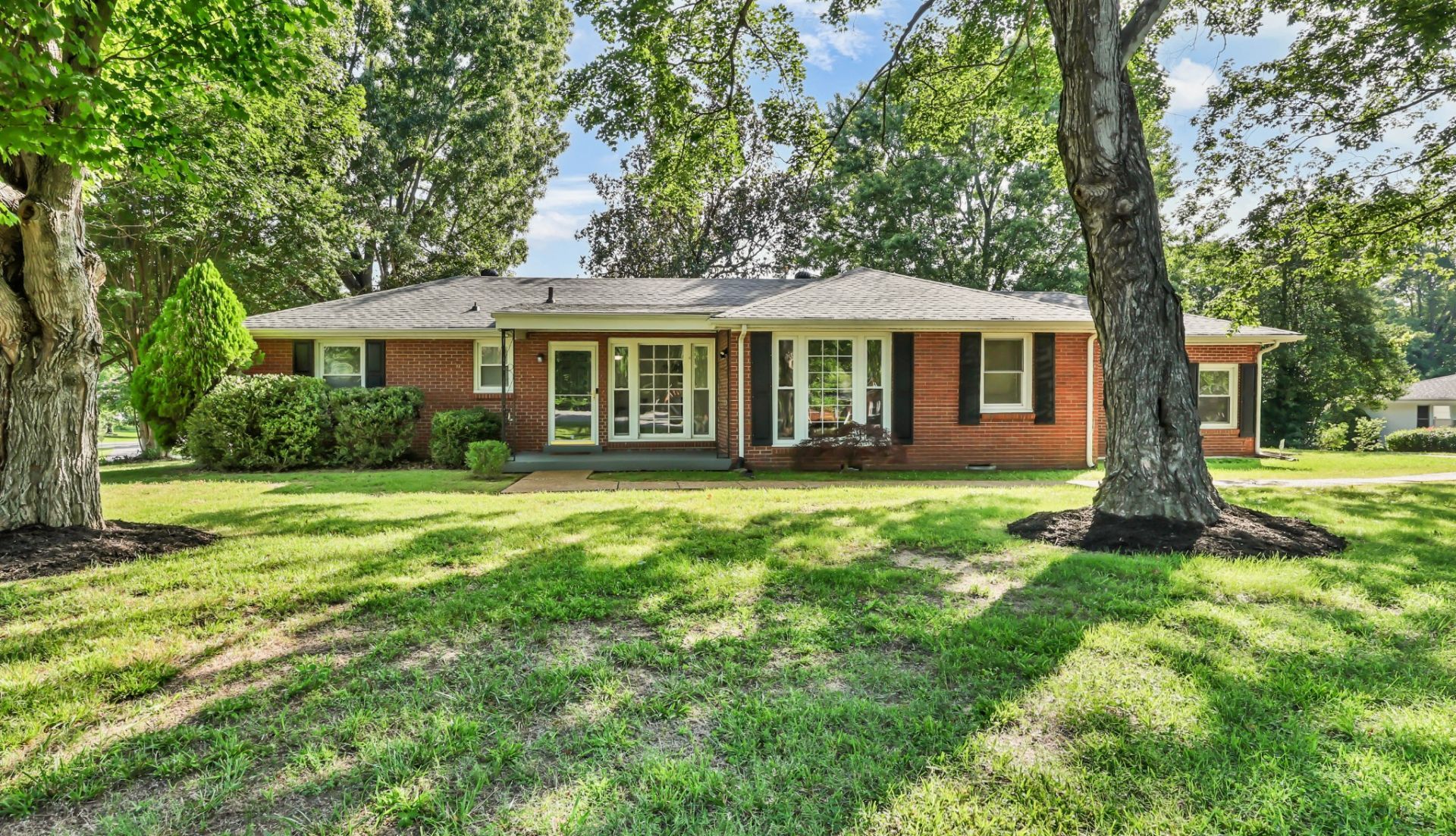 7 Lacy Ln, Clarksville, TN 37043 Main Photo