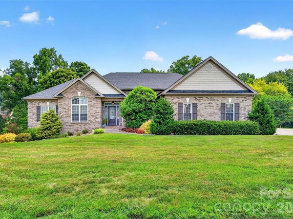 1136 Fox Chase Drive, Newton, NC 28658