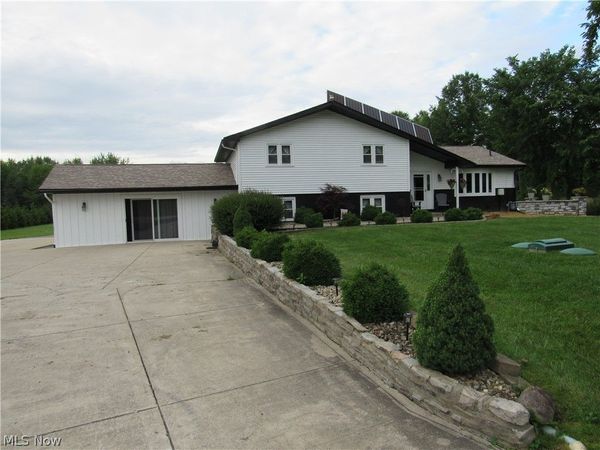 890 Bristol Champion Townline Road NE, Bristolville, OH 44402