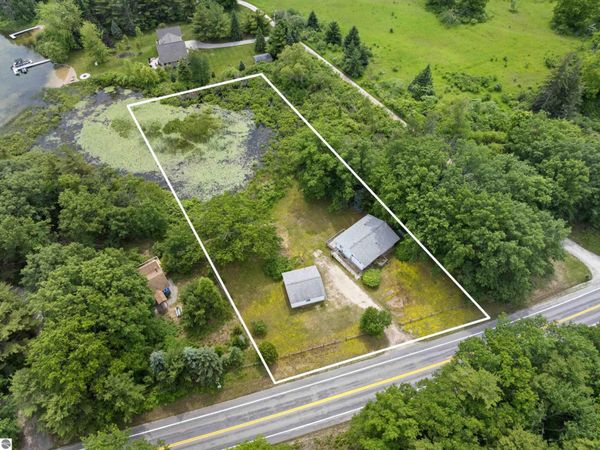 4091 Scenic Highway N, Honor, MI 49640