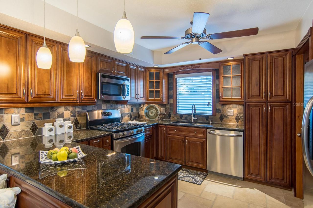 542 59th Way S, Saint Petersburg, FL 33707 Photo