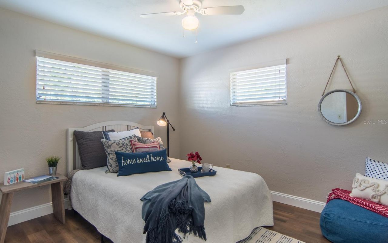 542 59th Way S, Saint Petersburg, FL 33707 Photo