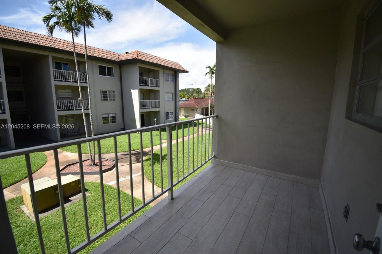 13900 Lake Placid Ct, Unit A24, Miami Lakes, FL 33014 Photo