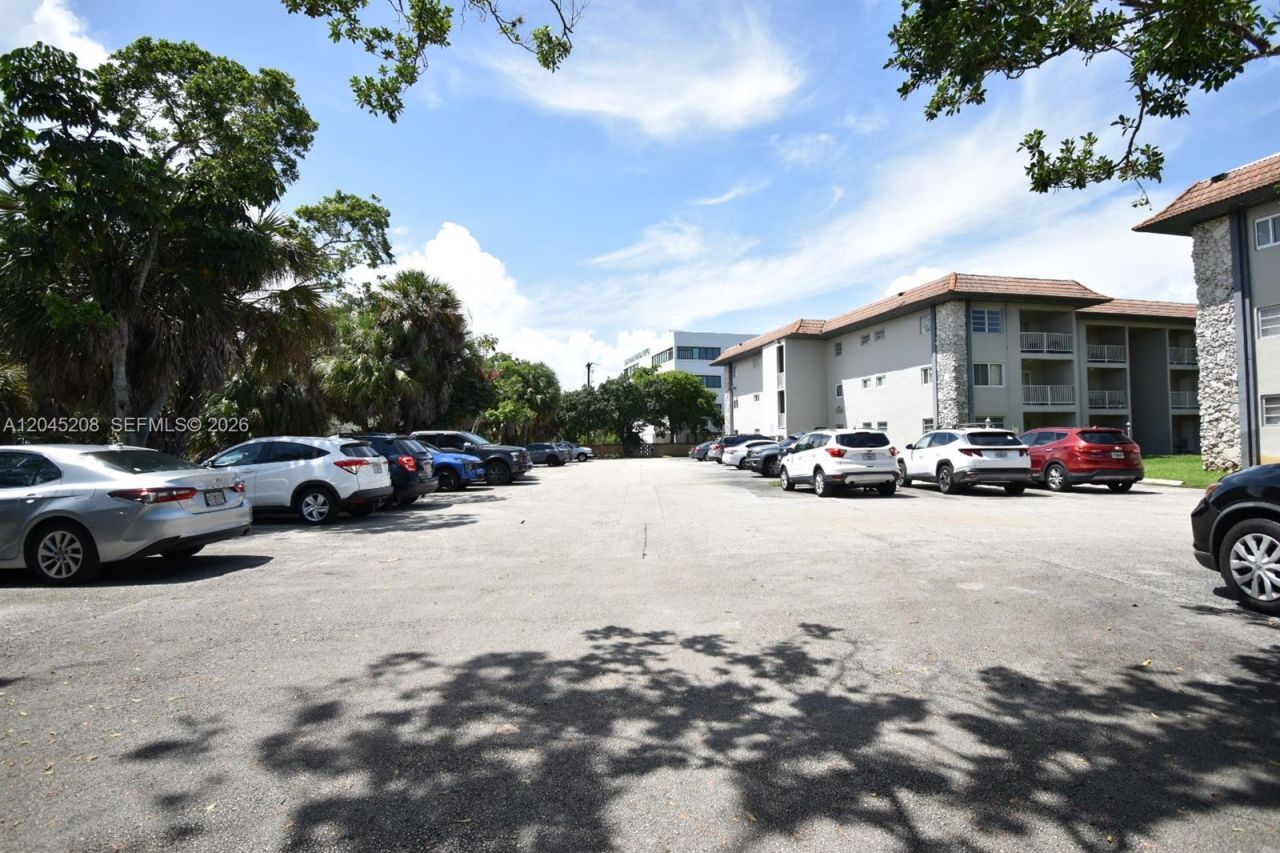 13900 Lake Placid Ct, Unit A24, Miami Lakes, FL 33014 Photo