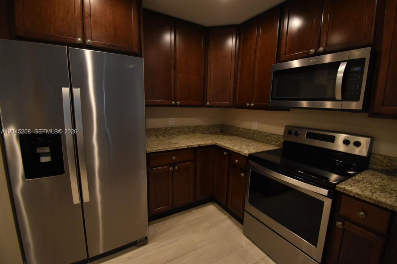 13900 Lake Placid Ct, Unit A24, Miami Lakes, FL 33014 Photo