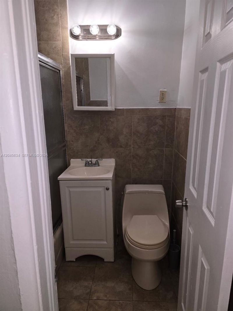 215 30th St, Unit 22, Miami Beach, FL 33140 Photo