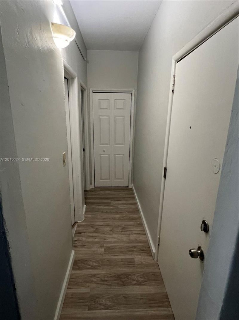 215 30th St, Unit 22, Miami Beach, FL 33140 Photo