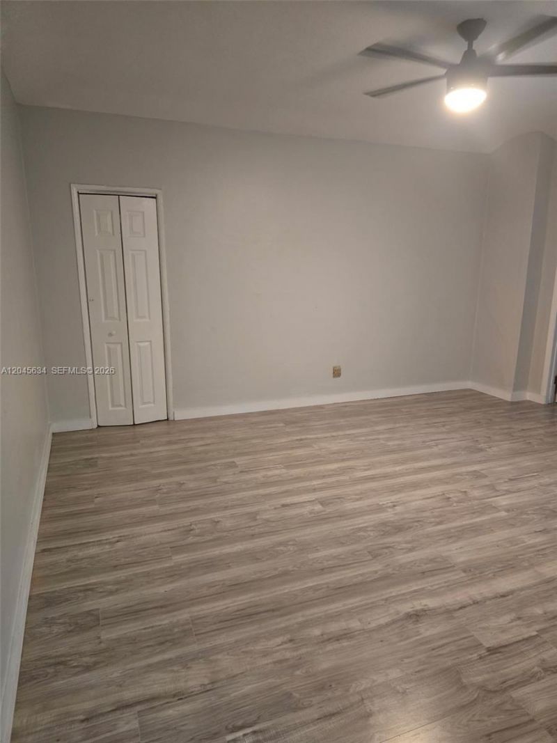 215 30th St, Unit 22, Miami Beach, FL 33140 Photo