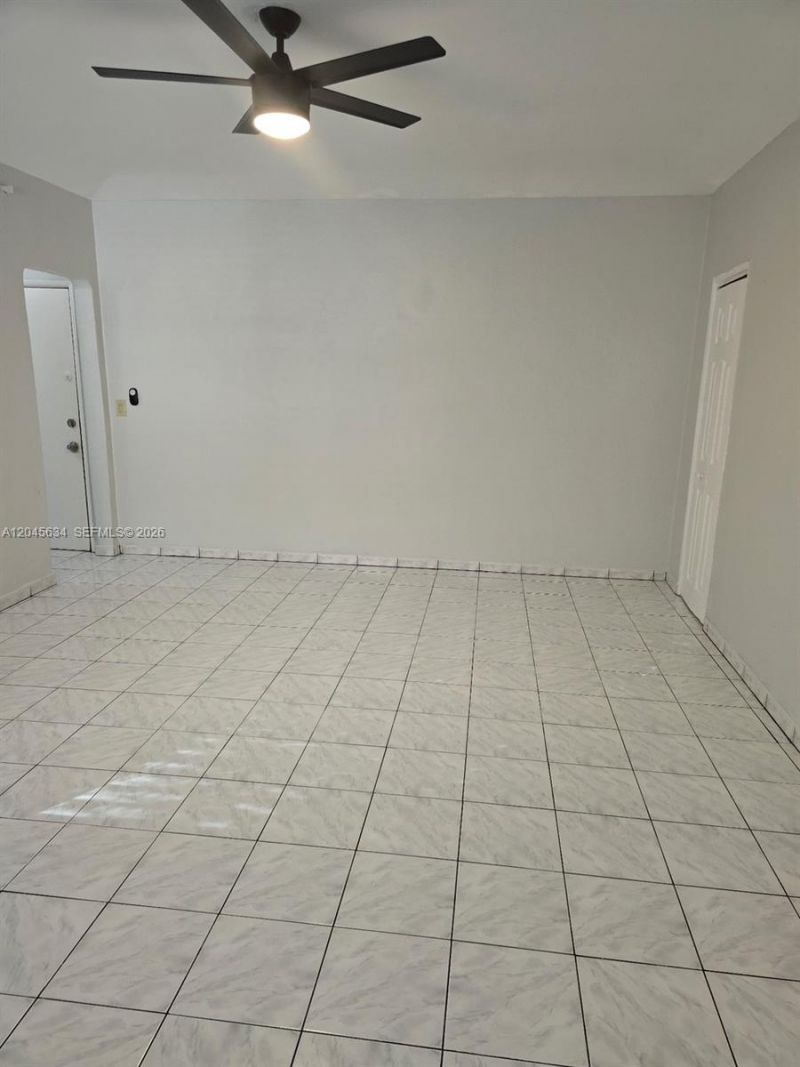 215 30th St, Unit 22, Miami Beach, FL 33140 Photo