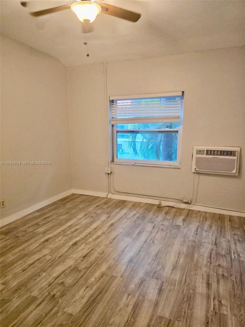 215 30th St, Unit 22, Miami Beach, FL 33140 Photo