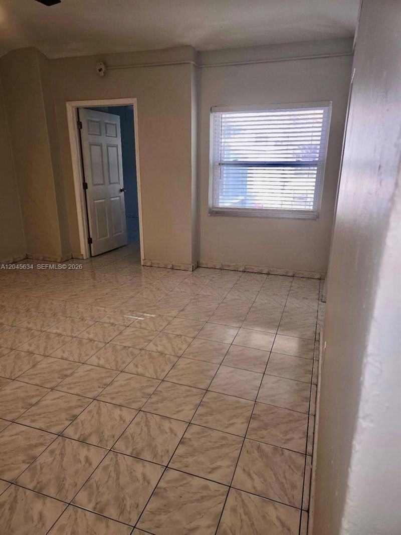 215 30th St, Unit 22, Miami Beach, FL 33140 Photo