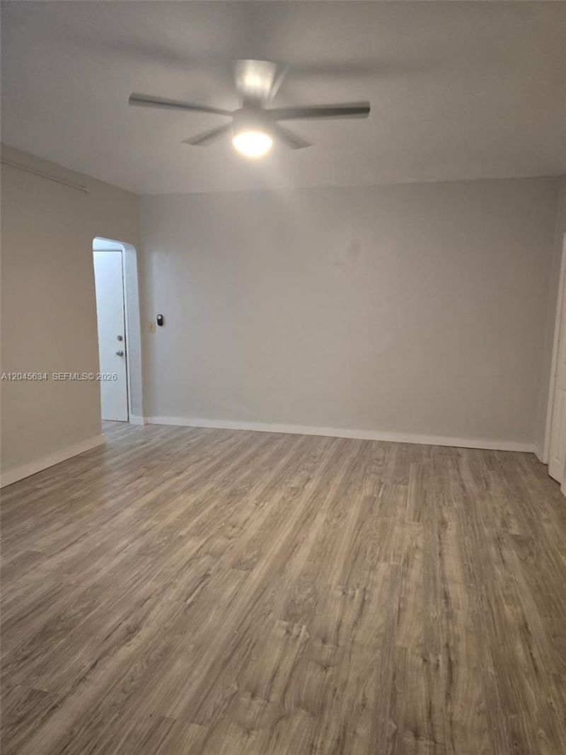 215 30th St, Unit 22, Miami Beach, FL 33140 Photo