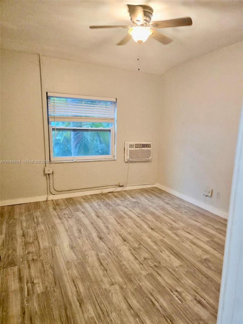 215 30th St, Unit 22, Miami Beach, FL 33140 Photo