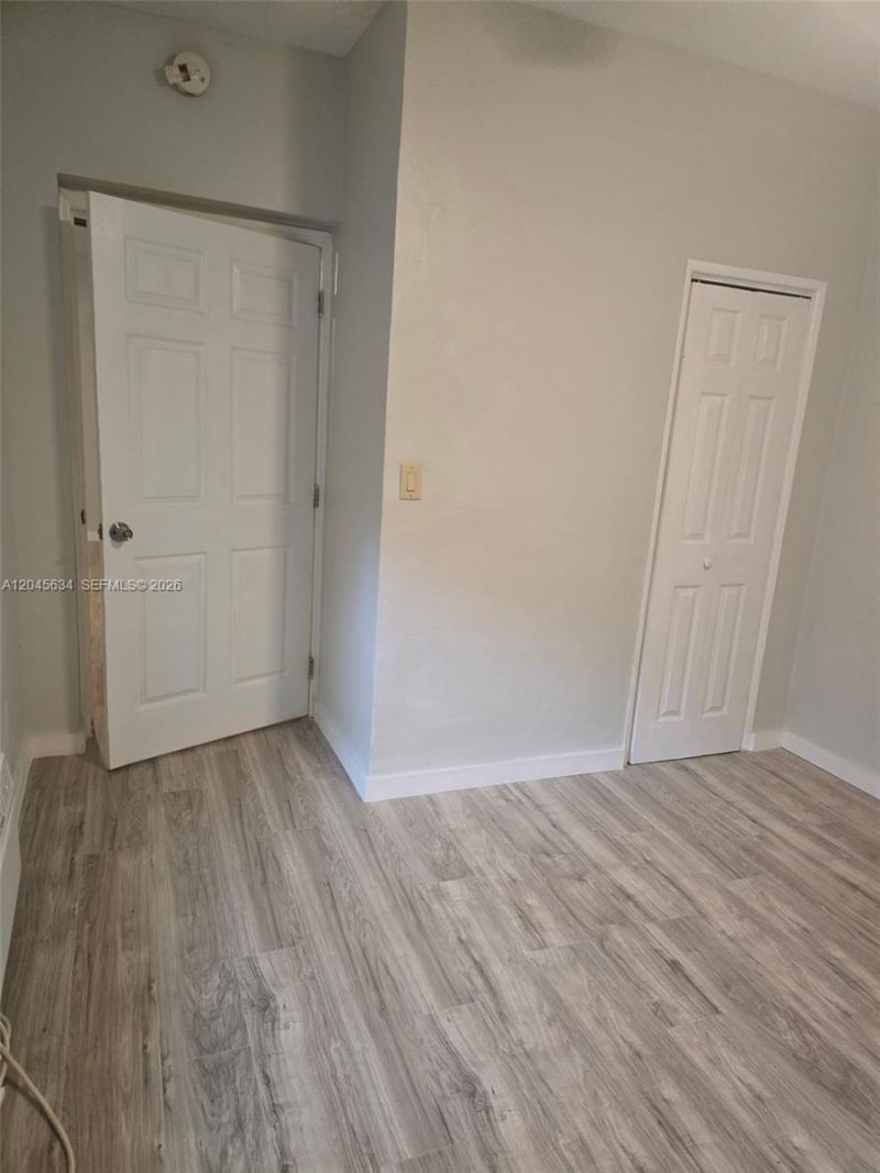 215 30th St, Unit 22, Miami Beach, FL 33140 Photo