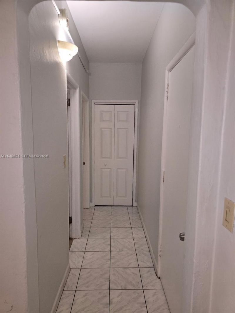 215 30th St, Unit 22, Miami Beach, FL 33140 Photo