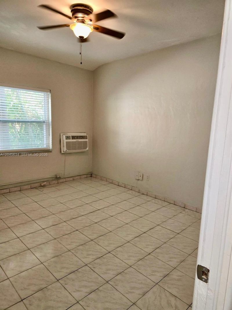 215 30th St, Unit 22, Miami Beach, FL 33140 Photo