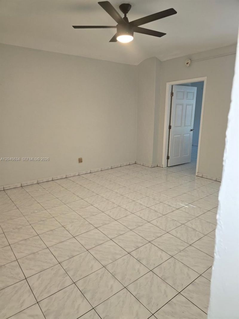 215 30th St, Unit 22, Miami Beach, FL 33140 Photo