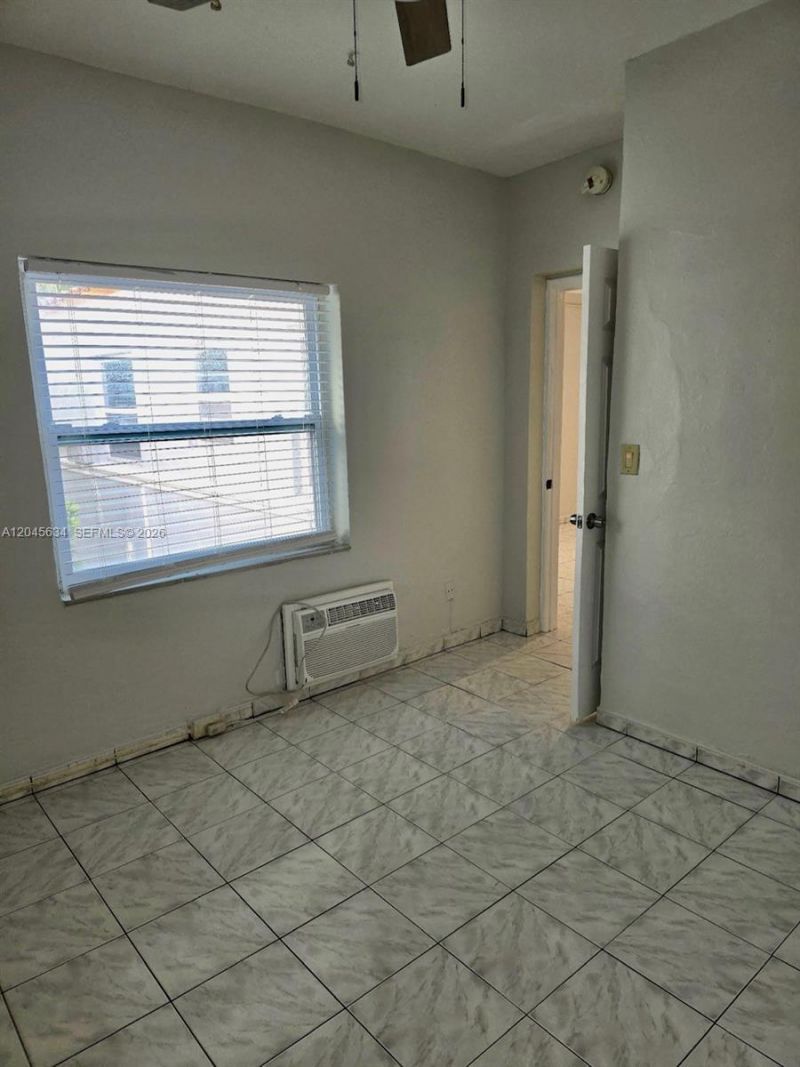 215 30th St, Unit 22, Miami Beach, FL 33140 Photo